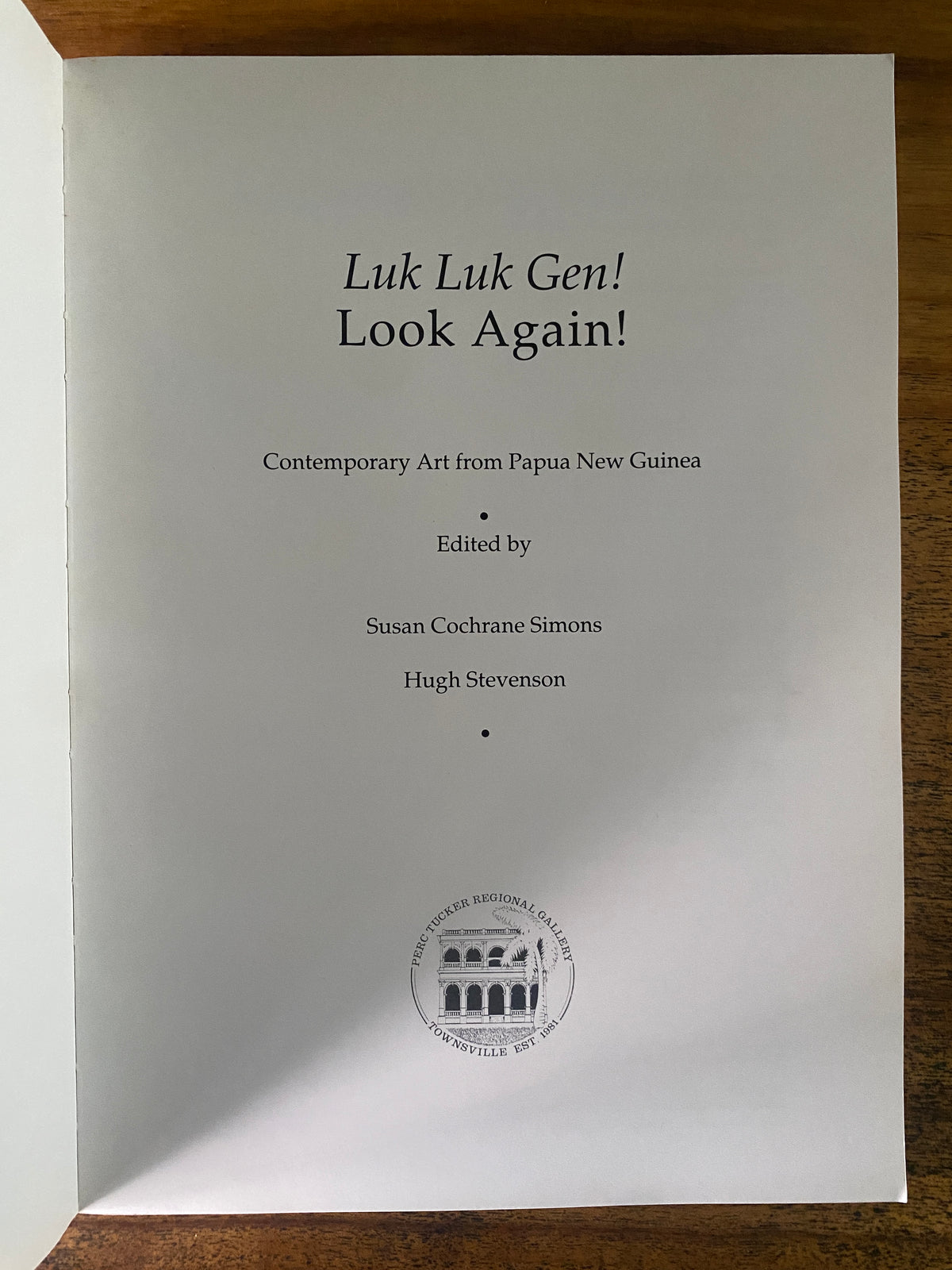 Luk Luk Gen (Look Again): Contemporary Art From Papua New Guinea — Cochrane Simmons, Susan & Stevenson, Hugh