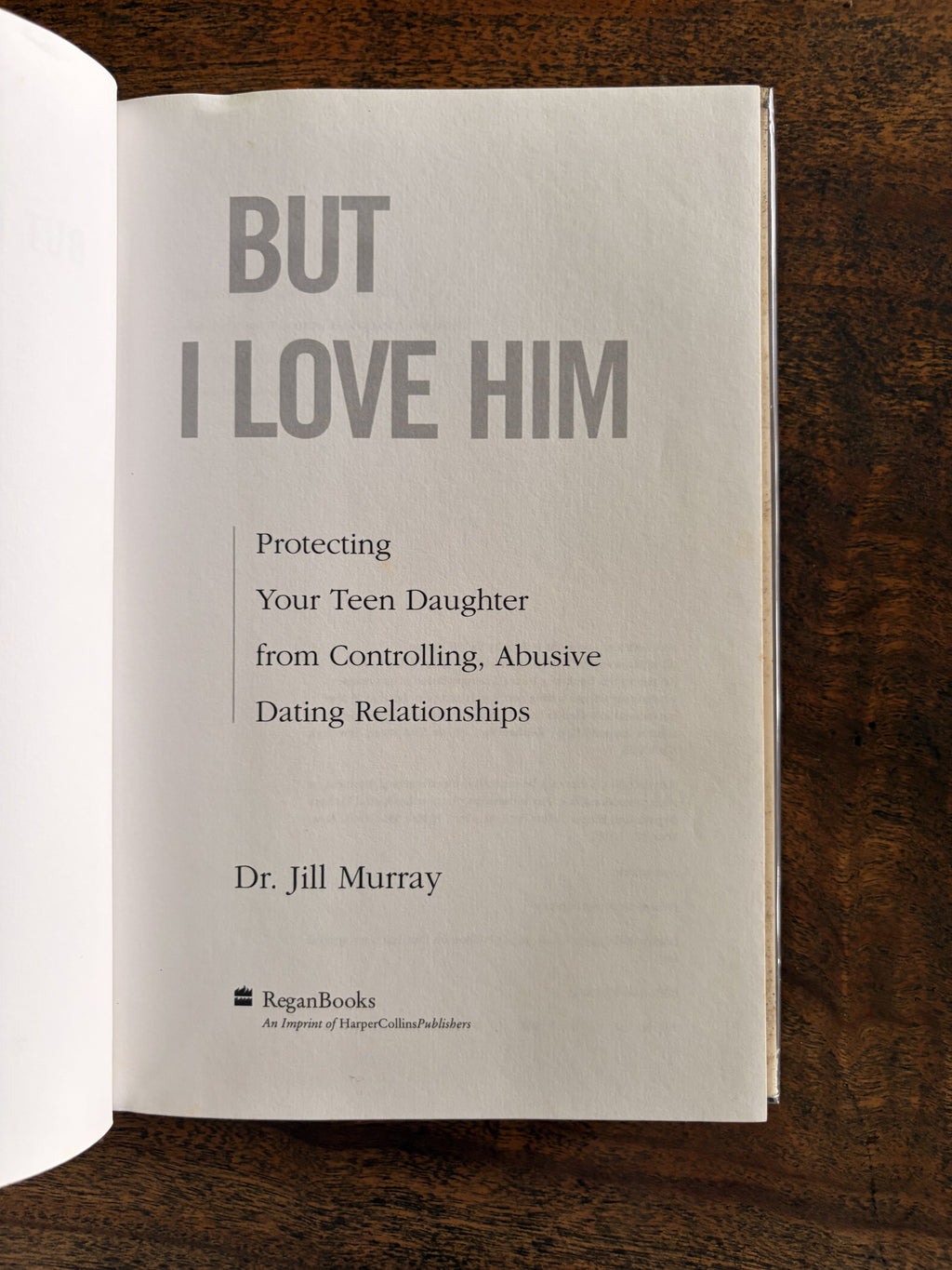 But I Love Him; Protecting Your Teen Daughter from Controlling, Abusive Dating Relationships — Murray, Dr. Jill